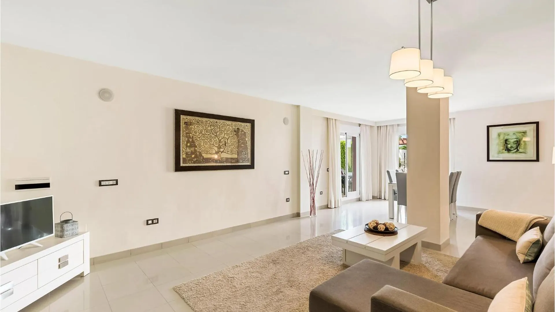 3 Bedroom Beautiful Apartment In Estepona 0*,