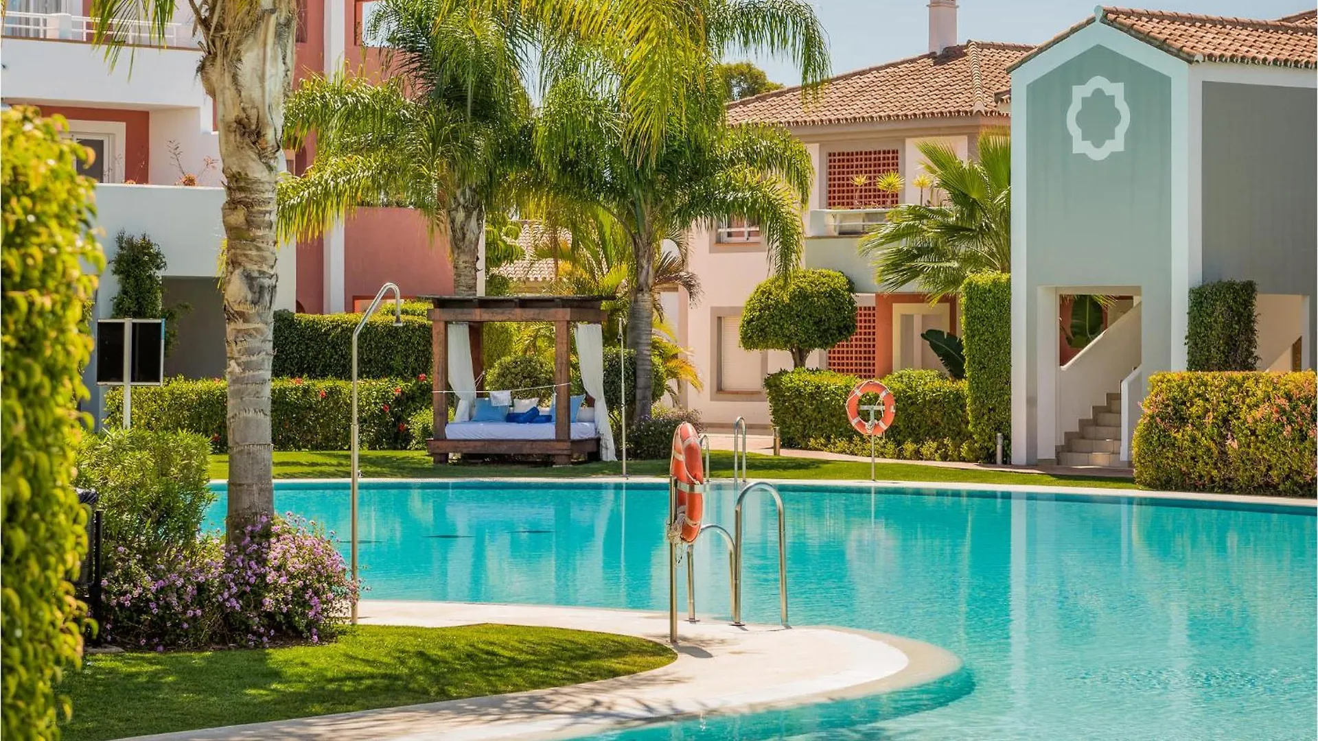 3 Bedroom Beautiful Apartment In Estepona 0*,